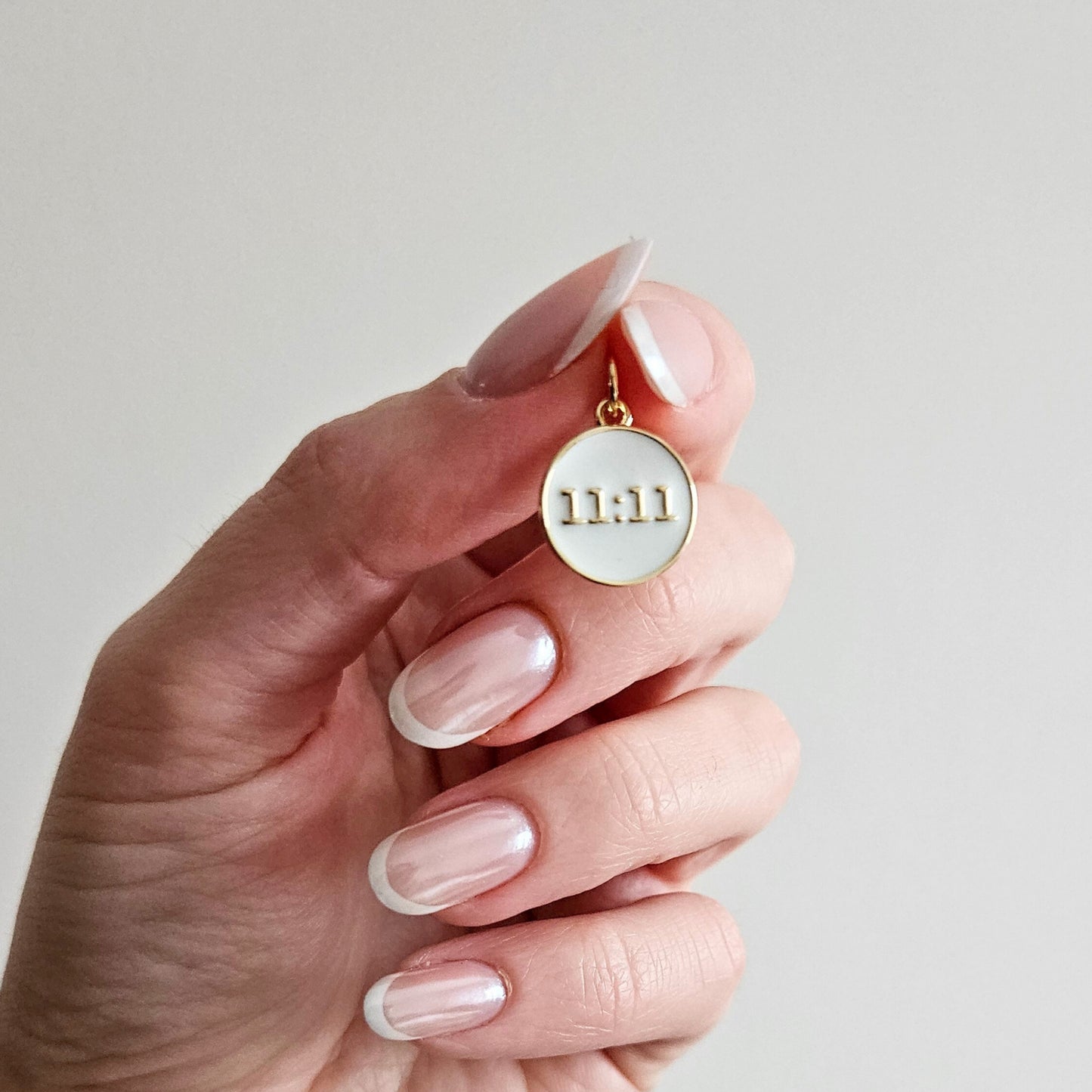 Charms ANGEL HOUR white